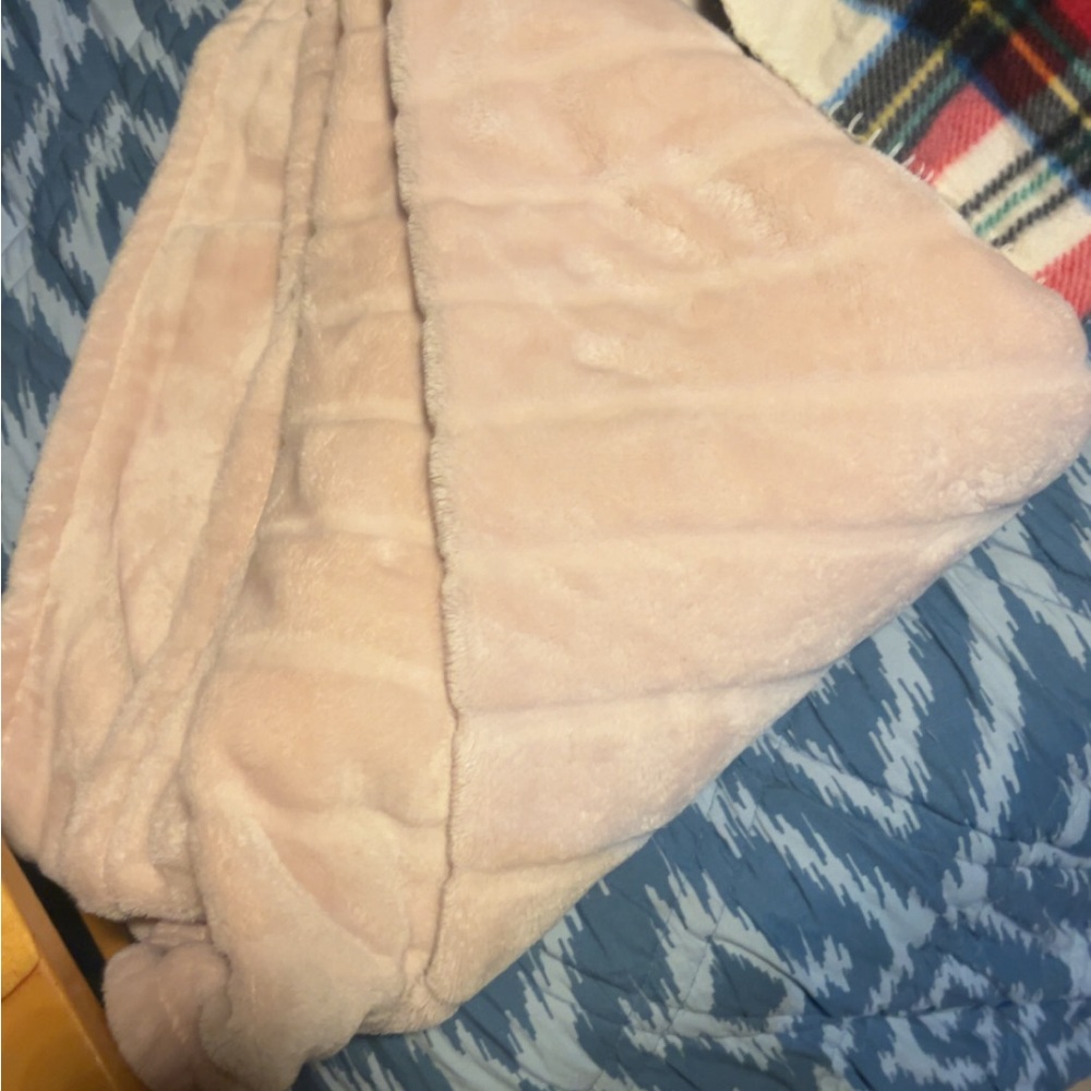 Luxurious Cream Throw Blanket